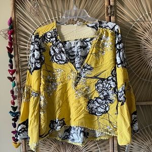 JAASE | bell sleeve top